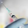 Ausschnitt einer Spritze als Symbol für das Thema Impfungen