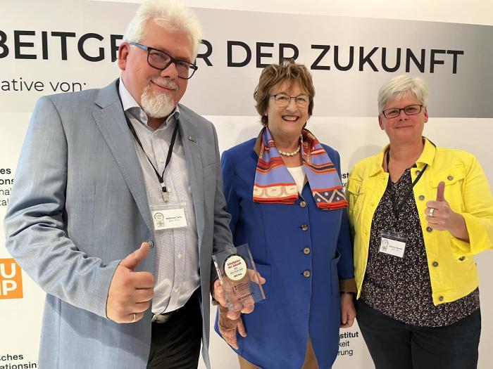 Übergabe des Awards Arbeitgeber der Zukunft an die BKK Pfalz
